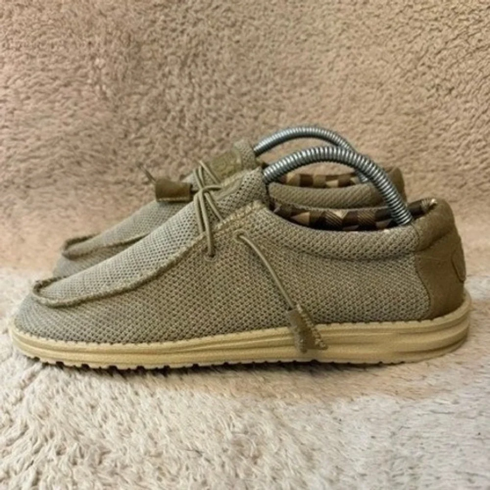 Hey Dude Wally Sox Beige Khaki Mens 8 Womens 10 Lightweight Slip On Loafers